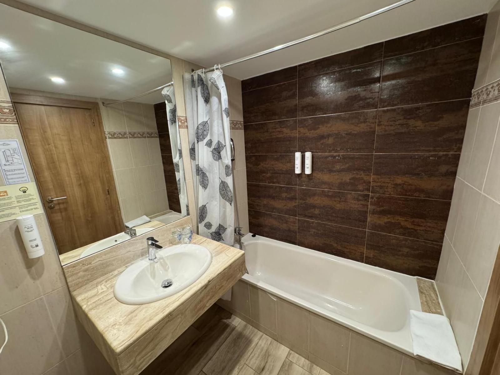 Hotel Canal Olimpic Castelldefels Buitenkant foto